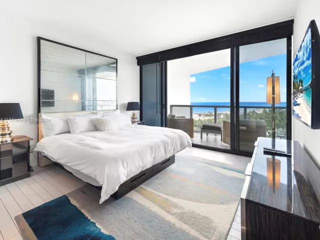 1-bedroom condo for rent in Miami Beach - 2201 Collins Ave 814 - MondialRealty