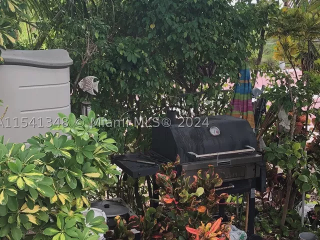 4-bedroom condo for sale in Miami Beach - 5445 Collins Ave TH2 - MondialRealty