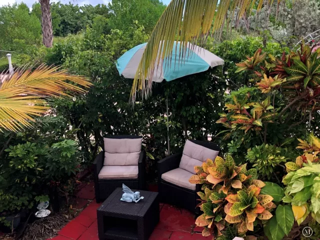 4-bedroom condo for sale in Miami Beach - 5445 Collins Ave TH2 - MondialRealty