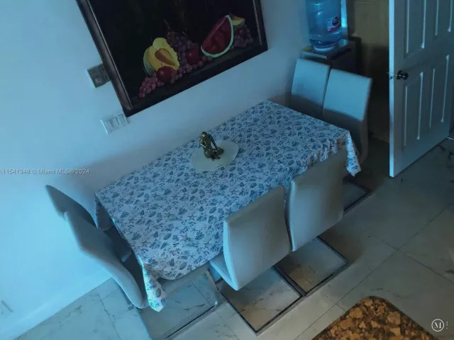 4-bedroom condo for sale in Miami Beach - 5445 Collins Ave TH2 - MondialRealty