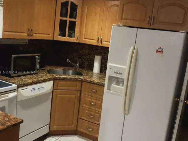 1-bedroom home for sale in Miami Beach -  - MondialRealty