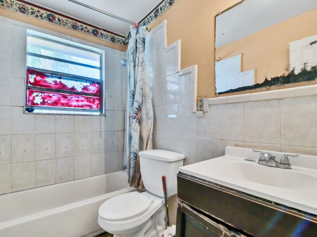 Home for sale at 1036 W 31st Street - photo 5066469