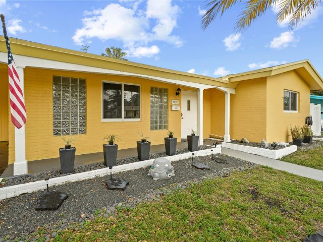 Home for sale at 2012 NW 11th Ave - photo 5106526