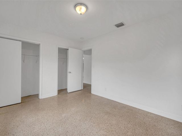 Home for rent at 1007 NE 12th St - photo 5120365