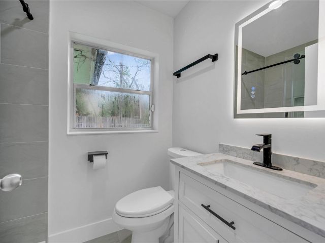 Home for rent at 1007 NE 12th St - photo 5120368