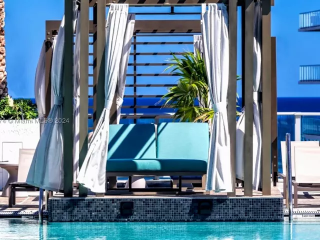 2-bedroom condo for sale in Hollywood - 4010 S Ocean Dr R703 - MondialRealty