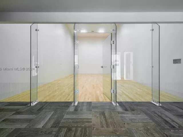 2-bedroom condo for sale in Hollywood - 4010 S Ocean Dr R703 - MondialRealty