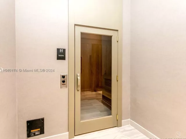 2-bedroom condo for sale in Hollywood - 4010 S Ocean Dr R703 - MondialRealty