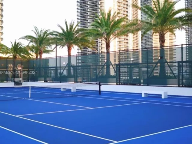 2-bedroom condo for sale in Hollywood - 4010 S Ocean Dr R703 - MondialRealty