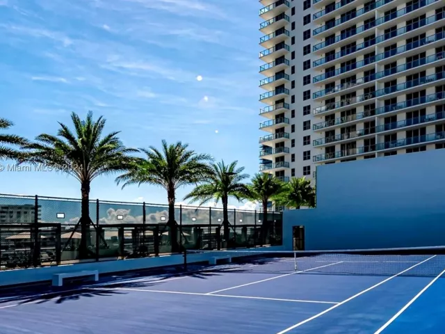 2-bedroom condo for sale in Hollywood - 4010 S Ocean Dr R703 - MondialRealty