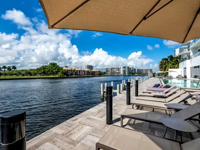 2-bedroom condo for sale in Hollywood - 4010 S Ocean Dr R703 - MondialRealty