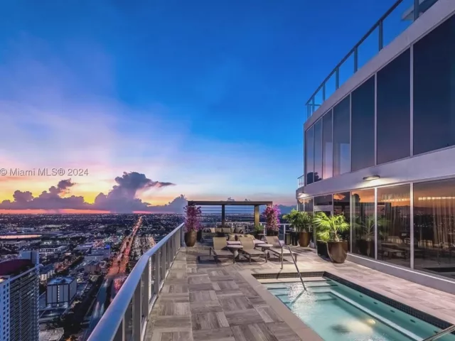 2-bedroom condo for sale in Hollywood - 4010 S Ocean Dr R703 - MondialRealty