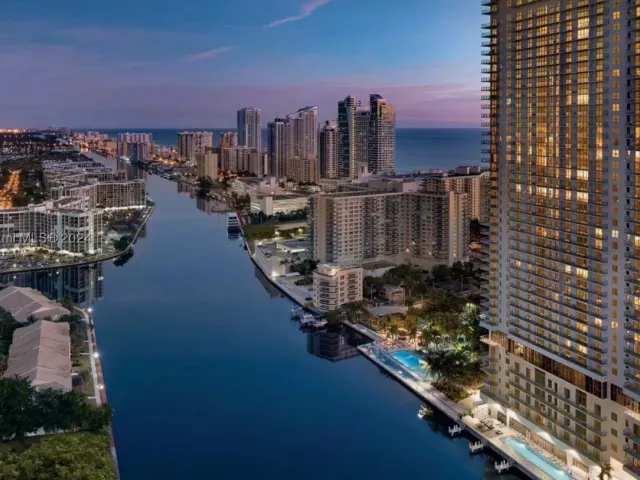 2-bedroom condo for sale in Hollywood - 4010 S Ocean Dr R703 - MondialRealty