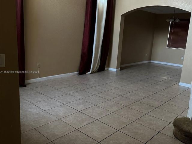Home for rent at 1402 NE 40th Ave 0 - photo 5069726