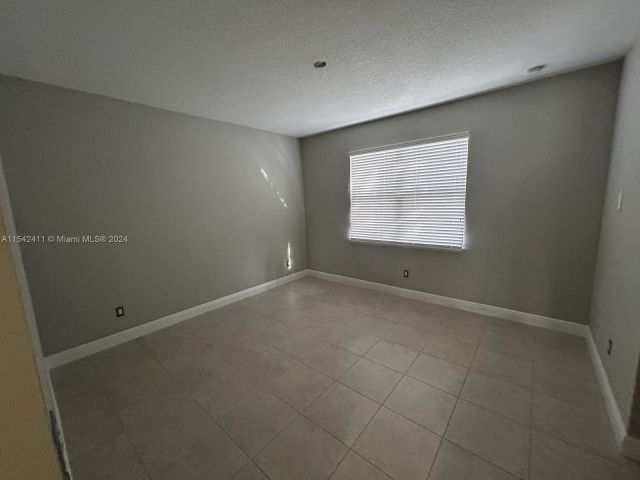 Home for rent at 20962 NW 1st Dr - photo 5503486