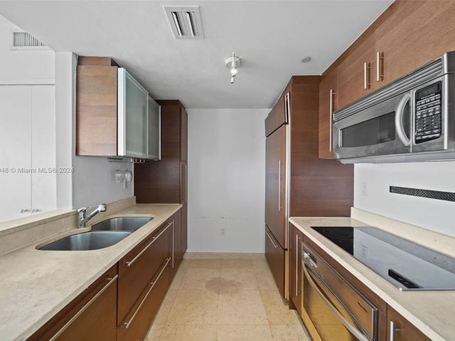 Apartment for sale  Unit #808 - photo 5074955