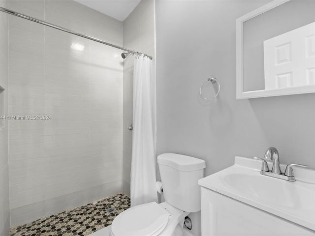 Home for rent at 842 SW 3rd St 846 - photo 5073887