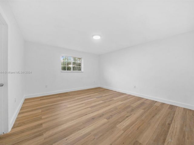 Home for rent at 842 SW 3rd St 846 - photo 5073889