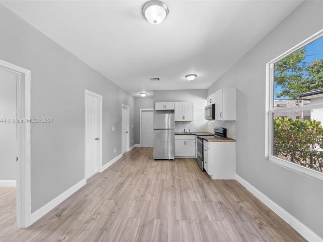Home for rent at 842 SW 3rd St 846 - photo 5073891