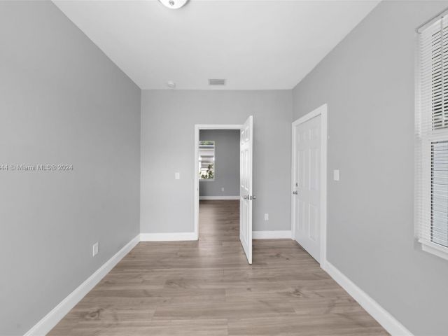 Home for rent at 842 SW 3rd St 846 - photo 5073894