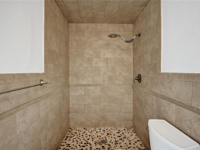 Home for rent at 5981 NE 22ND WAY - photo 5080069