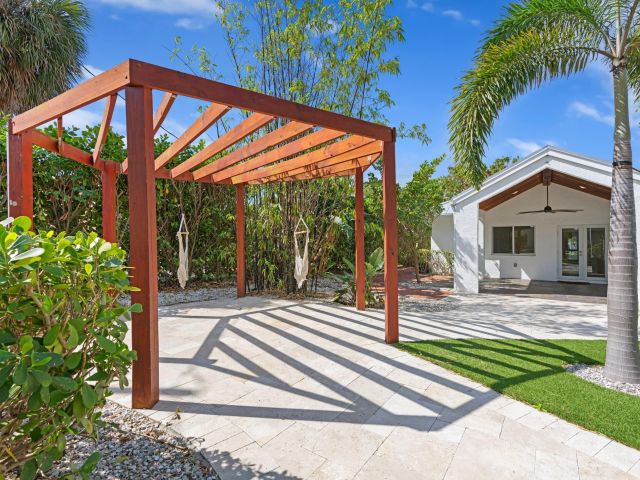 Home for sale at 1050 NW 5th Avenue - photo 5121916