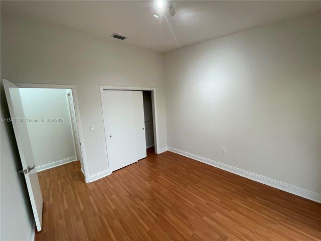 Home for rent at 3756 NE 166th St 112 - photo 5083741
