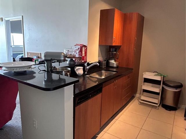 Apartment for rent  Unit #PH24 - photo 5353897