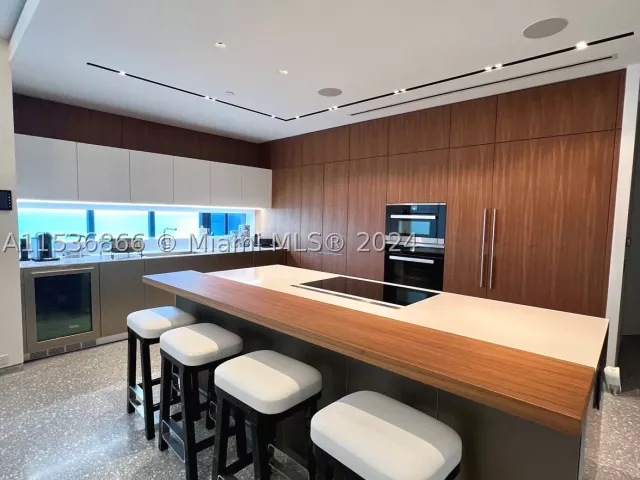 3-bedroom condo for sale in Sunny Isles Beach - 18555 Collins Ave 3501 - MondialRealty