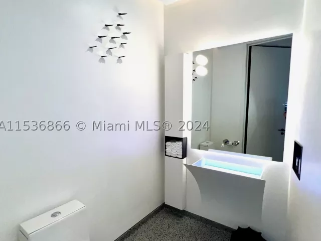3-bedroom condo for sale in Sunny Isles Beach - 18555 Collins Ave 3501 - MondialRealty