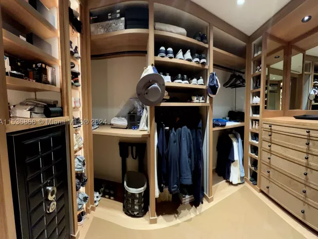 3-bedroom condo for sale in Sunny Isles Beach - 18555 Collins Ave 3501 - MondialRealty