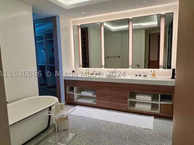 3-bedroom condo for sale in Sunny Isles Beach - 18555 Collins Ave 3501 - MondialRealty