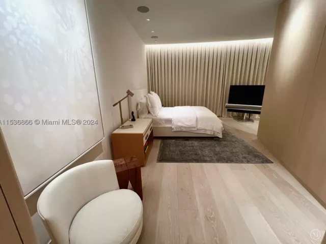 3-bedroom condo for sale in Sunny Isles Beach - 18555 Collins Ave 3501 - MondialRealty