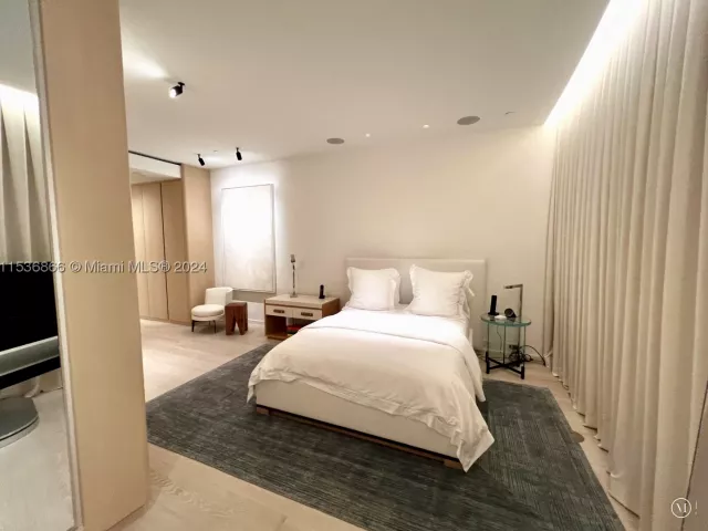 3-bedroom condo for sale in Sunny Isles Beach - 18555 Collins Ave 3501 - MondialRealty