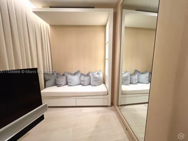3-bedroom condo for sale in Sunny Isles Beach - 18555 Collins Ave 3501 - MondialRealty