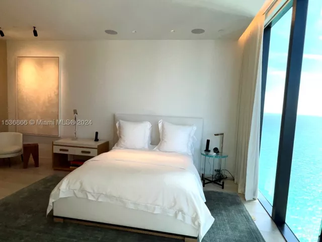 3-bedroom condo for sale in Sunny Isles Beach - 18555 Collins Ave 3501 - MondialRealty