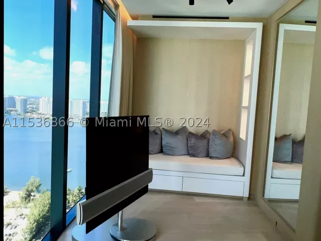 3-bedroom condo for sale in Sunny Isles Beach - 18555 Collins Ave 3501 - MondialRealty
