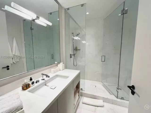3-bedroom condo for sale in Sunny Isles Beach - 18555 Collins Ave 3501 - MondialRealty