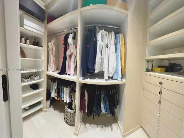 3-bedroom condo for sale in Sunny Isles Beach - 18555 Collins Ave 3501 - MondialRealty