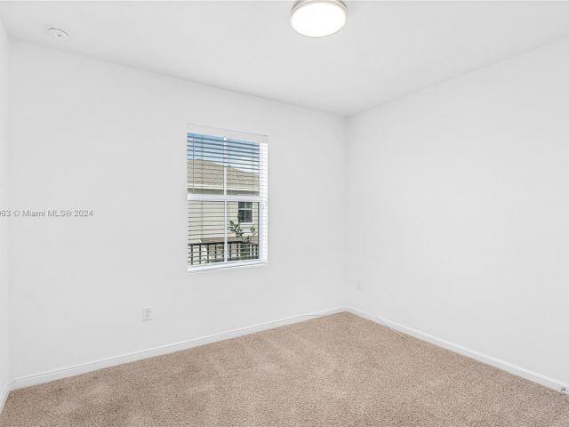 Home for rent at 823 SE 18th St - photo 5085837