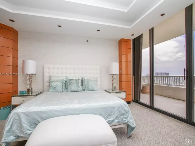 3-bedroom condo for rent in Aventura - 2000 Island Blvd PH 7 - MondialRealty