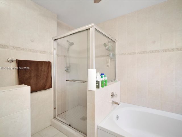 Home for rent at 930 SW 88th Way 930 - photo 5087934