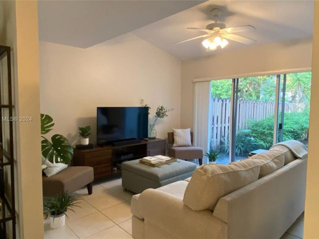 Home for rent at 10190 SW 88th St 507 - photo 5092310