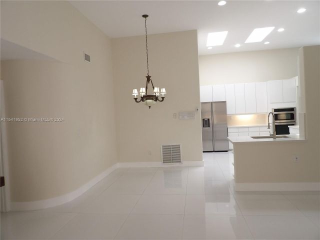 Home for rent at 5614 NW 104th Ct - photo 5091851