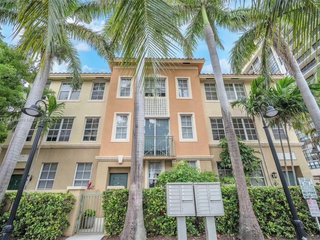 Home for rent at 2069 S Ocean Dr TH13 - photo 5092132