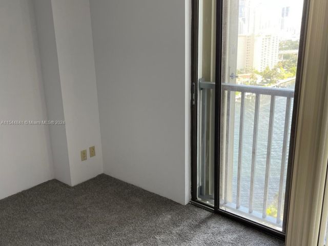 Apartment for rent  Unit # - photo 5455734