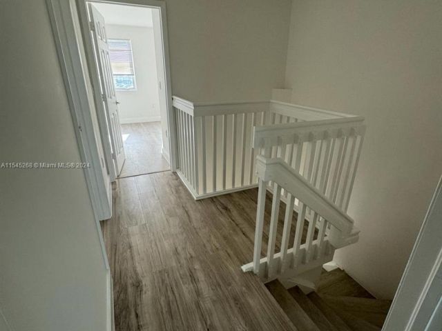 Home for rent at 1702 N 28th Ave 4 - photo 5093716