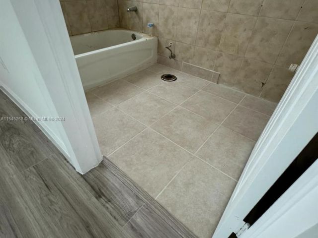 Home for rent at 1702 N 28th Ave 4 - photo 5093717