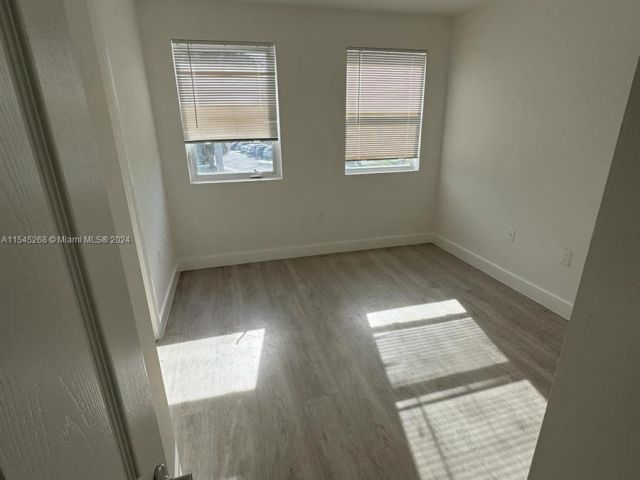 Home for rent at 1702 N 28th Ave 4 - photo 5093719
