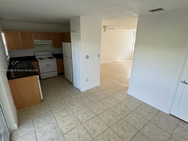 Home for rent at 1702 N 28th Ave 4 - photo 5093723